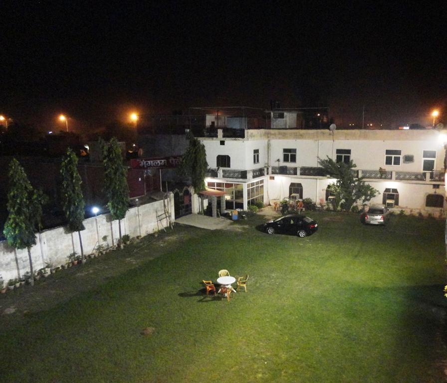 Fabexpress Landmark Awadh Hotel Lucknow Exterior photo